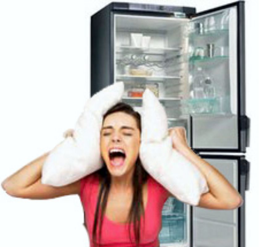 Громко щелкает холодильник