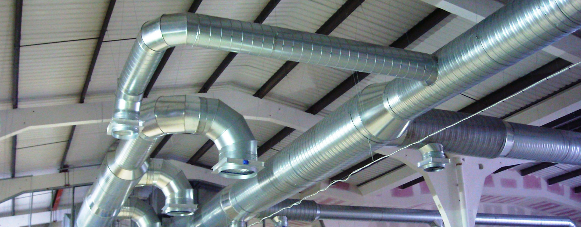 Вентиляция снизу. Приточно вытяжная система вентиляции цеха. Вытяжная вентиляция Промышленная. Воздуховод 75 мм вентиляция. Система вентиляции Air Ventilation.